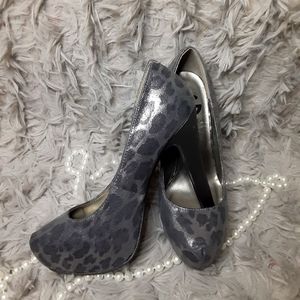 Women's high heeled shoes (never worn)